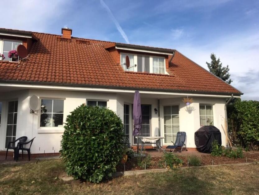 Ruhige, sonnige 2-Zi-Wohnung DG mit kleinem Balkon zimmer