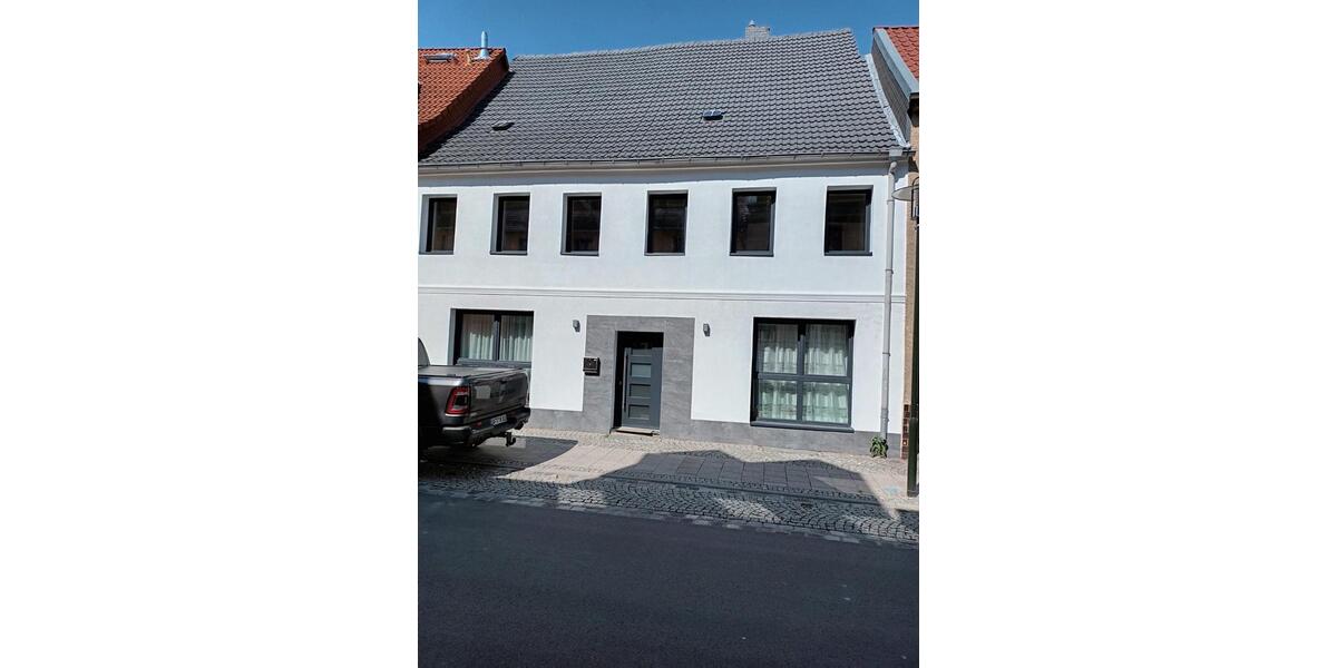 Reihenhaus Egeln - 8 Zimmer, 274 m&sup2;, 350.000&euro; | Angebot:25252989