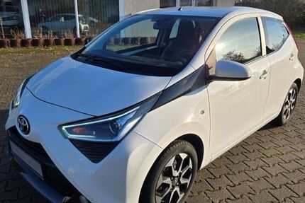 Toyota Aygo (X) 61.901 km 8.995 &euro; Burg 39288