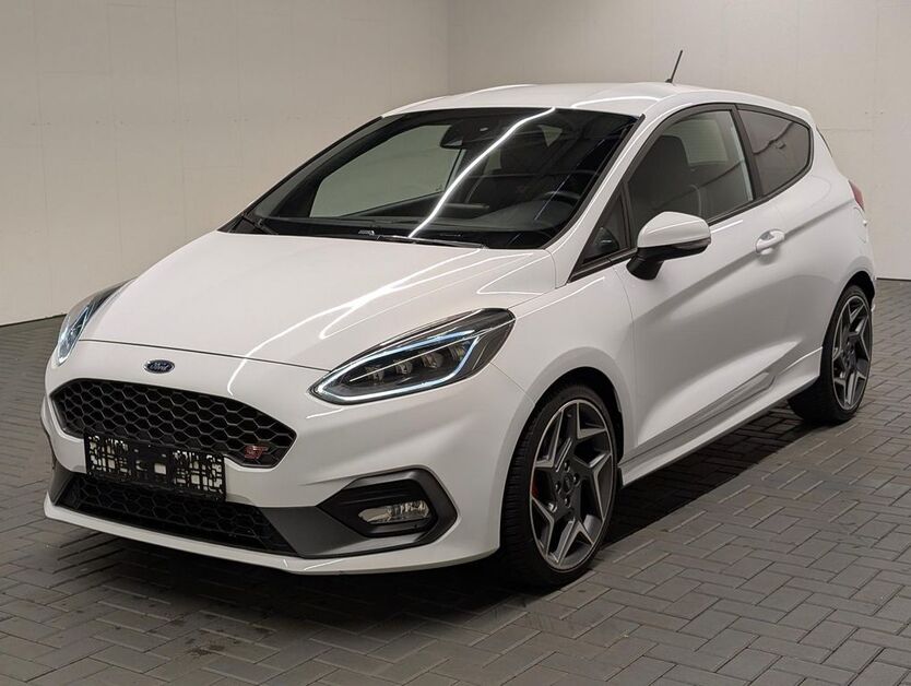Ford Fiesta 42.900 km 17.980 € Langenweddingen 39171