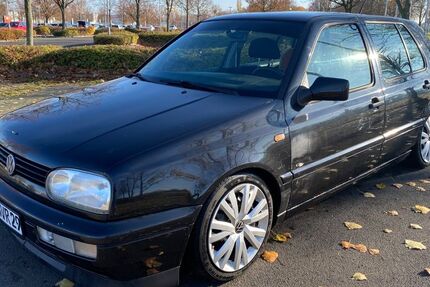 VW Golf 96.500 km 5.900 &euro; Sülzetal 39171