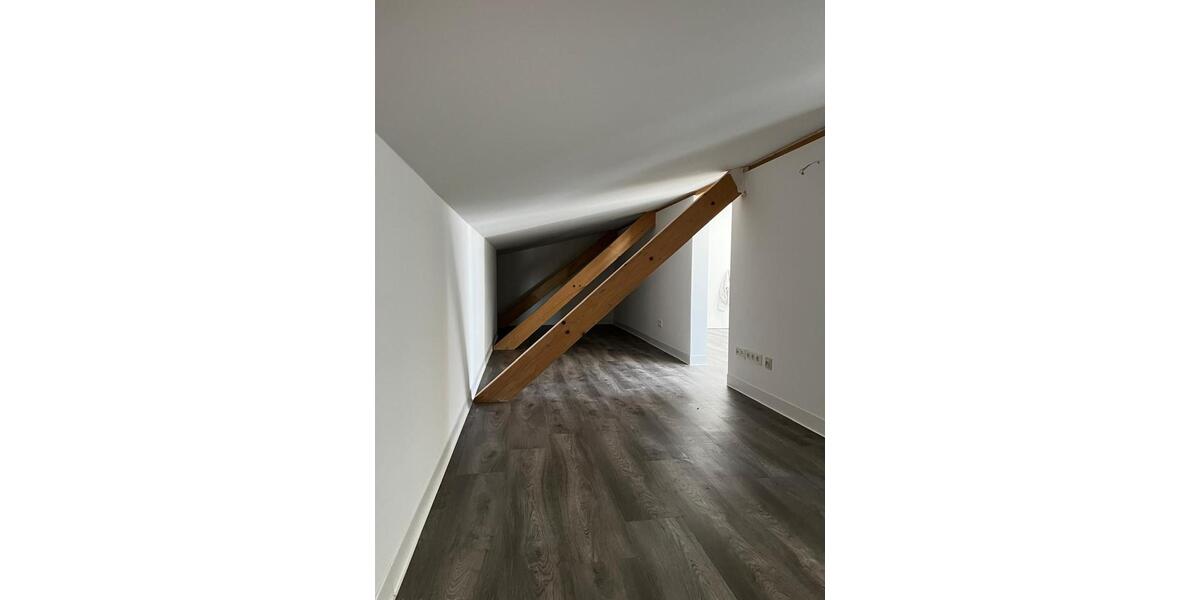 Dachgeschoßwohnung Magdeburg Großer Silberberg - 2 Zimmer, 70 m&sup2;, 700&euro; | Angebot:25551045