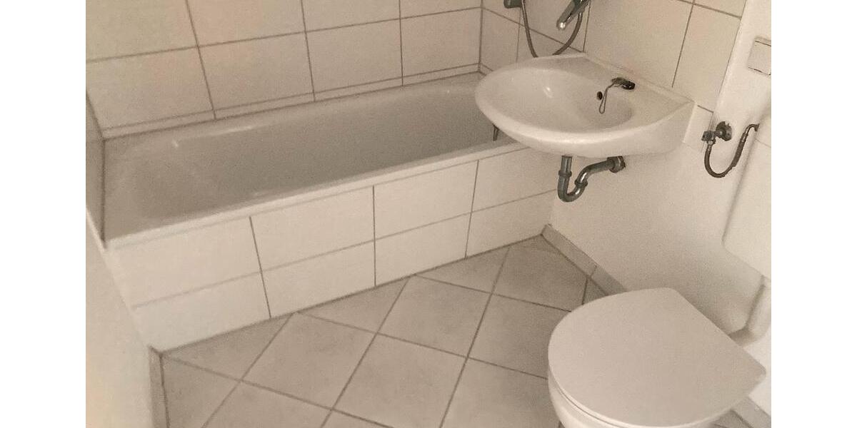 Etagenwohnung Magdeburg Großer Silberberg - 4 Zimmer, 90 m&sup2;, 678&euro; | Angebot:26660657