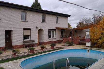 Haus in Möser mit großem Grundstück zu verkaufen! 2 zimmer