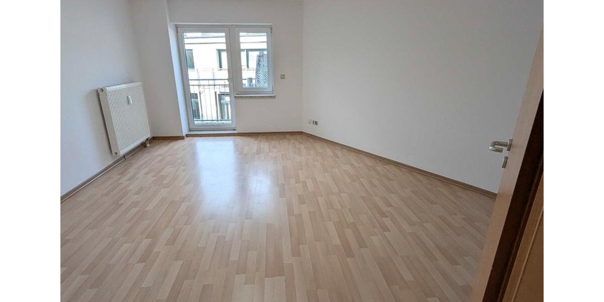Dachgeschoßwohnung Magdeburg Leipziger Straße - 2 Zimmer, 67 m&sup2;, 430&euro; | Angebot:26100528