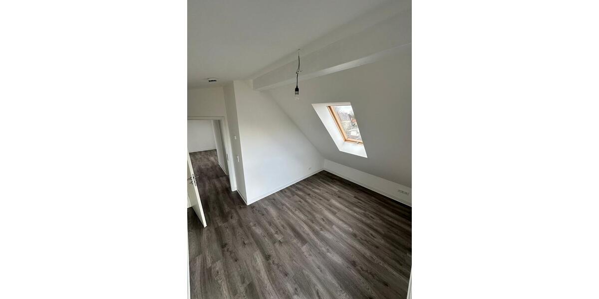 Dachgeschoßwohnung Magdeburg Großer Silberberg - 2 Zimmer, 70 m&sup2;, 700&euro; | Angebot:25551045