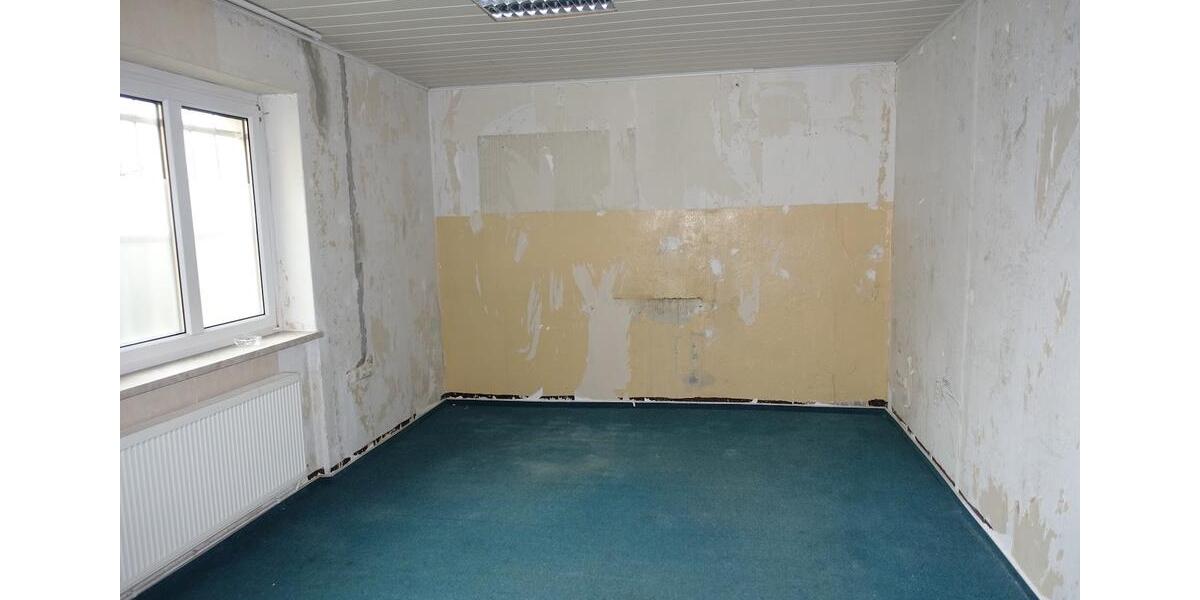 Renovierungsbedürftiges Kleinbüro zimmer