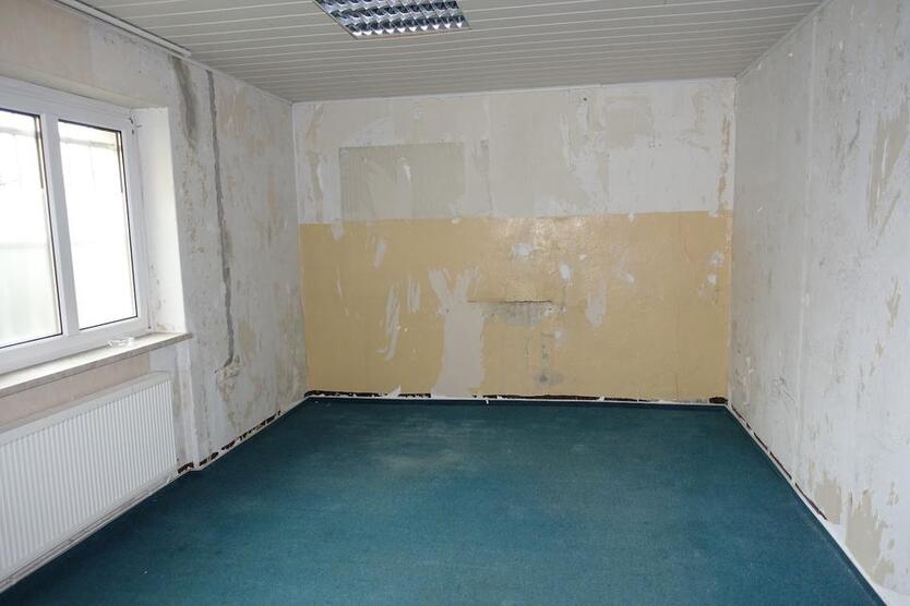 Renovierungsbedürftiges Kleinbüro zimmer