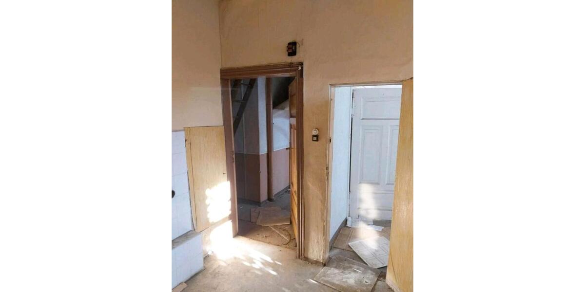 Mehrfamilienhaus, Wohnhaus Burg - 10 Zimmer, 244 m&sup2;, 80.000&euro; | Angebot:26535772