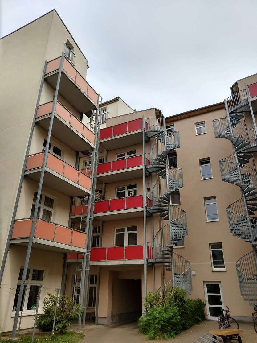1 Zimmer-Wohnung mit Balkon und Küche *perfekt für Pendler, Azubis & Studenten* 1 zimmer