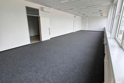 72m² Büro mit Klima, Parkplatz, Kantine, Glasfaser in Magdeburg zimmer