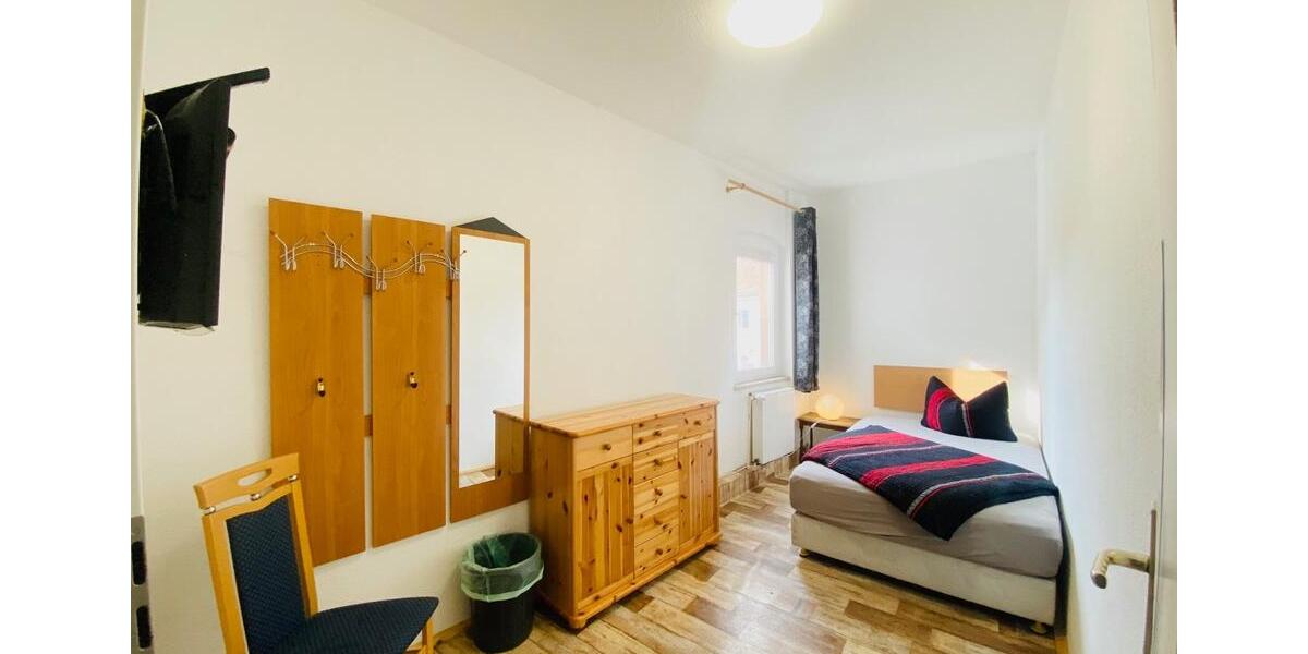 Einfamilienhaus Wolmirstedt - 9 Zimmer, 340 m&sup2;, 2.200&euro; | Angebot:23550746