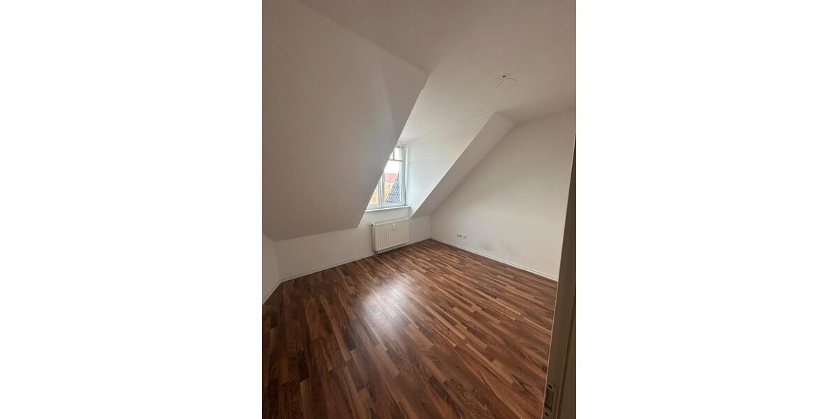 Dachgeschoßwohnung Magdeburg Nordwest - 3 Zimmer, 80 m&sup2;, 800&euro; | Angebot:26039580