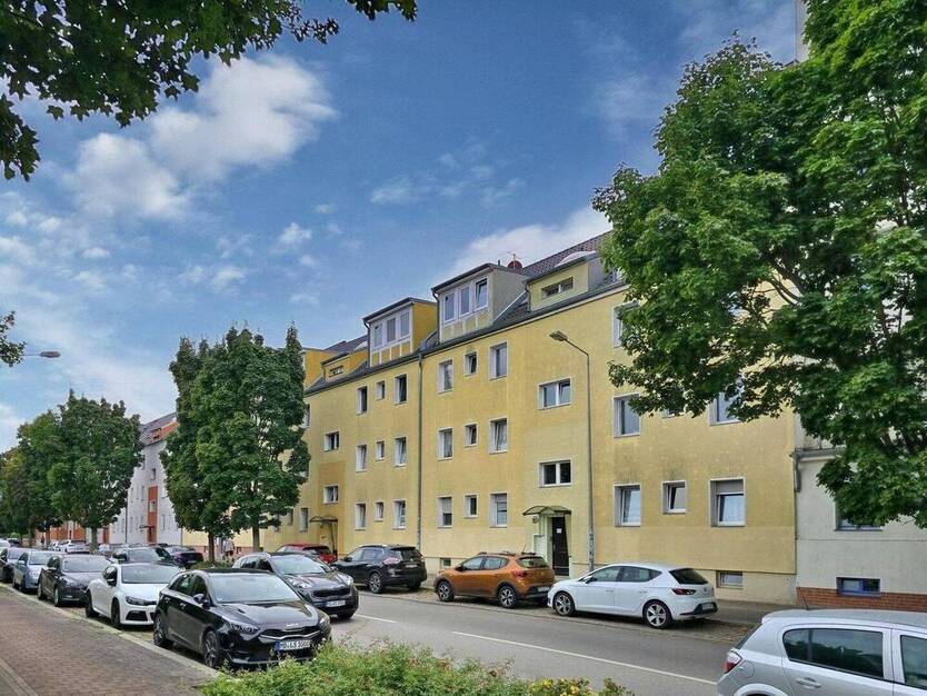 Attraktives Wohnungspaket; 12 Wohnungen; 36 Zimmer 3 zimmer