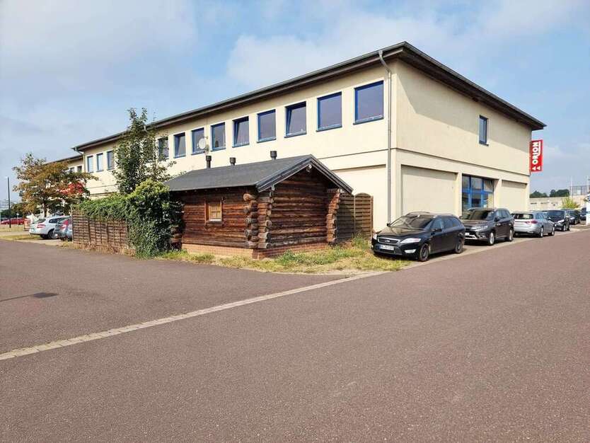 Halle in Hohenwarsleben 1.750.000 € 2400 m²