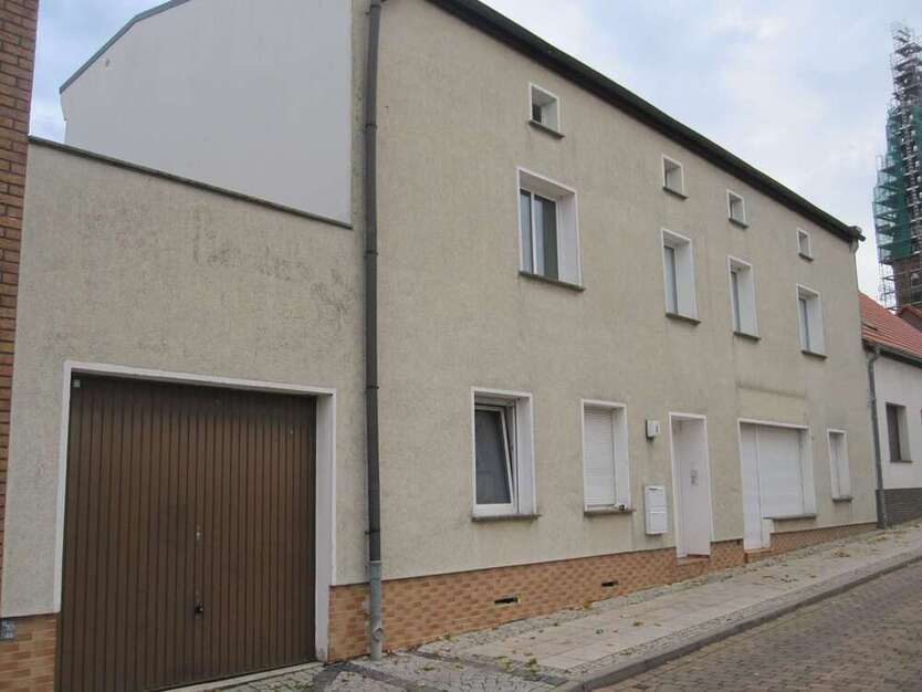 Haus zum Kaufen in Staßfurt 120.000 € 199 m²