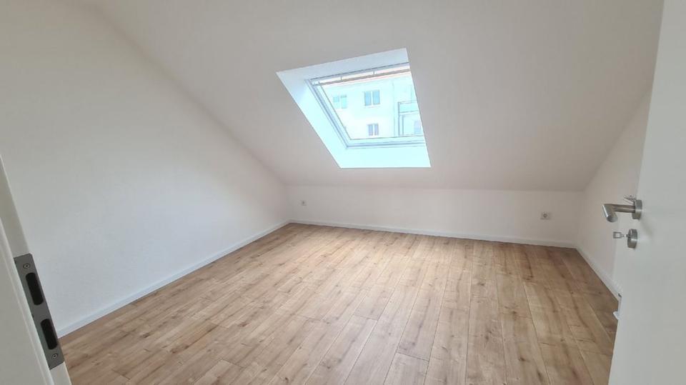 Neu! Sanierte 81 m² - 4-Zi, Gast-WC, Balkon 4 zimmer