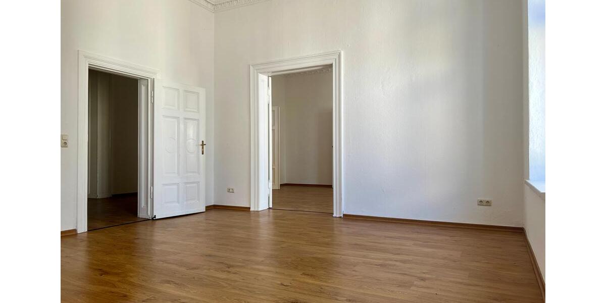 Büro- oder Praxisfläche mit 7-Zimmern, großer verglaster Loggia, Fußbodenheizung & Gäste-WC. zimmer