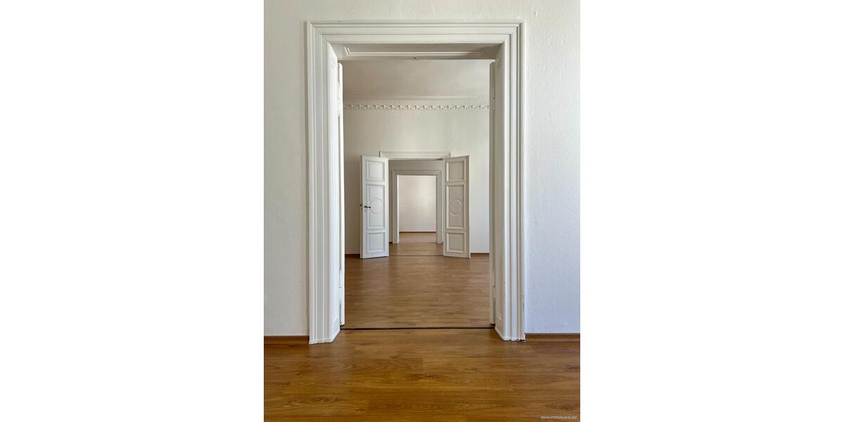 Büro- oder Praxisfläche mit 7-Zimmern, großer verglaster Loggia, Fußbodenheizung & Gäste-WC. zimmer