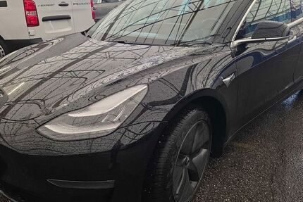 Tesla Model 3 82.980 km 18.500 &euro; Magdeburg 39112