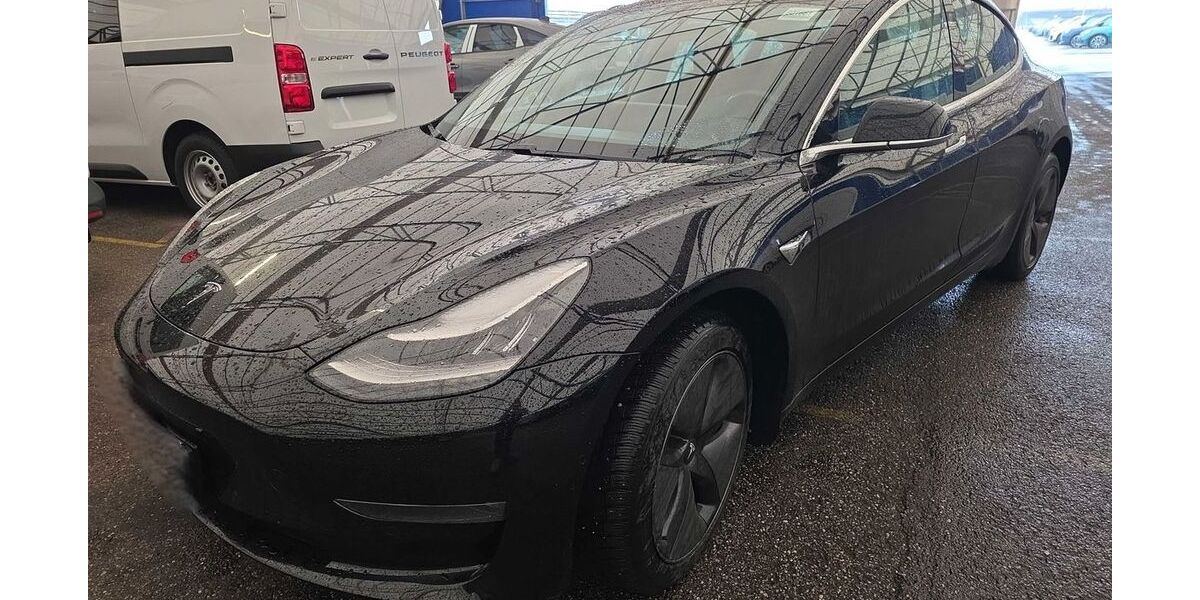 Tesla Model 3 82.980 km 18.500 &euro; Magdeburg 39112