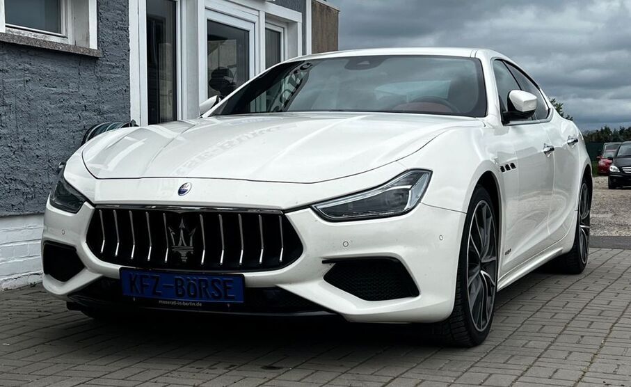 Maserati Ghibli 90.000 km 39.900 € Burg 39288