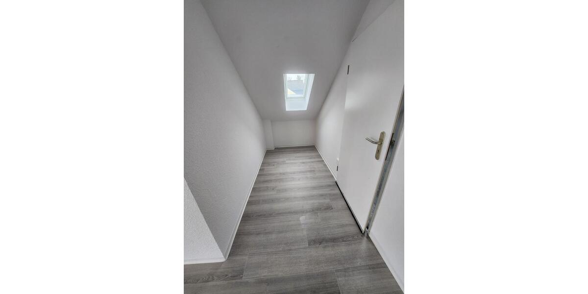 Dachgeschoßwohnung Egeln - 2 Zimmer, 72 m&sup2;, 400&euro; | Angebot:26163849