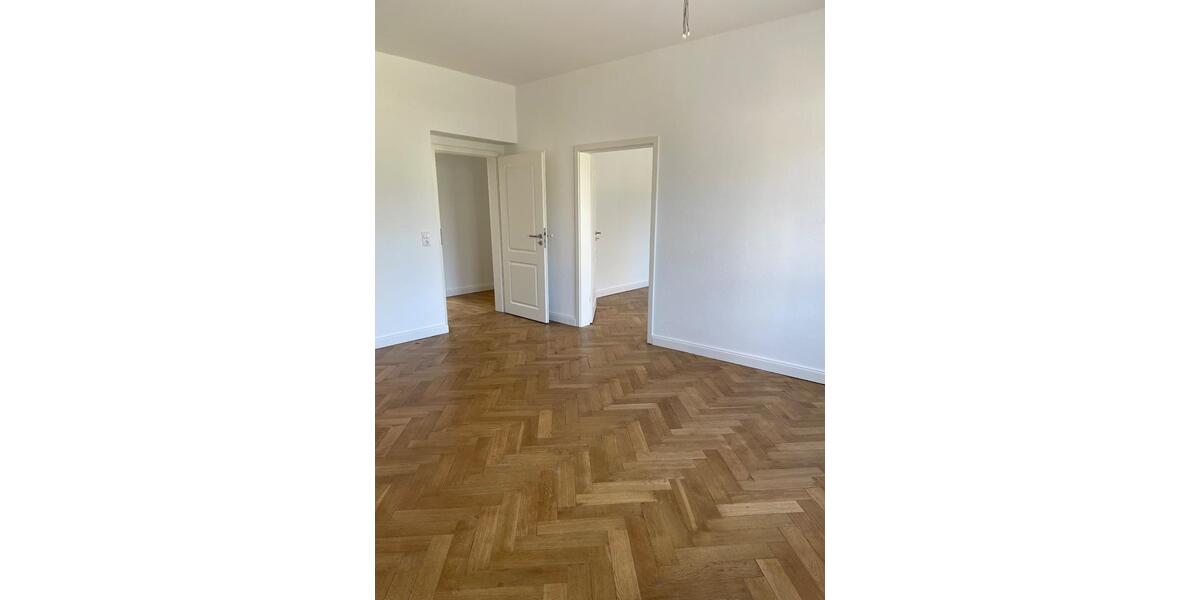 Hochwertig sanierte Bürofläche mit Parkett und Einbauküche zimmer