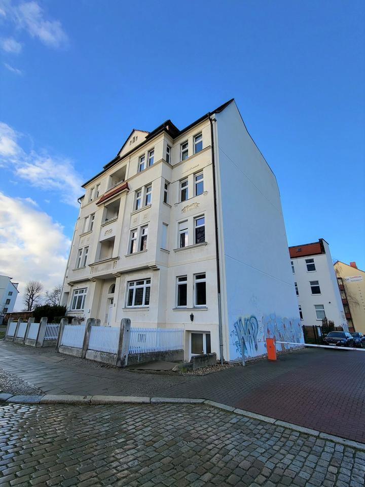 Selbst streichen und kaltmietfreie Zeit sparen - Große 4-RW - Balkon – 2 neue Bäder zimmer