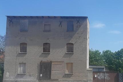 Haus Wolmirstedt - 6 Zimmer, 200 m&sup2;, 94.000&euro; | Angebot:24830760