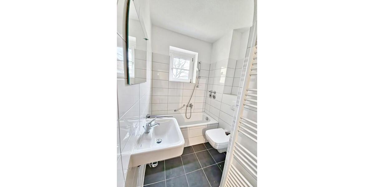 Etagenwohnung Magdeburg Diesdorf - 2.5 Zimmer, 67 m&sup2;, 459&euro; | Angebot:25772975