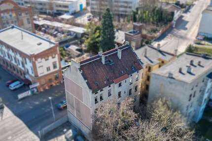 Sanierungsbedürftiges Mehrfamilienhaus mit Bauvoranfrage zimmer