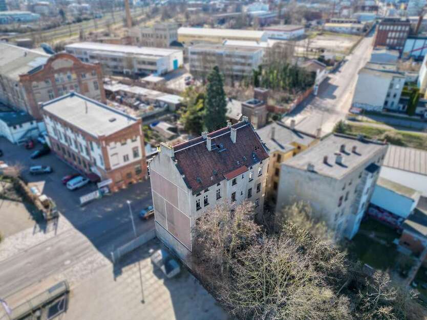 Sanierungsbedürftiges Mehrfamilienhaus mit Bauvoranfrage zimmer