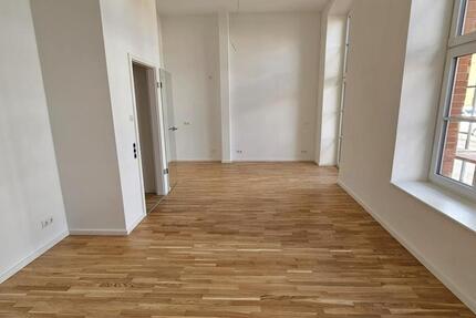 Ihre neue Wohnung wartet auf Sie! Aus alt werde neu! Einbauküche, Bad mit Wanne, SP