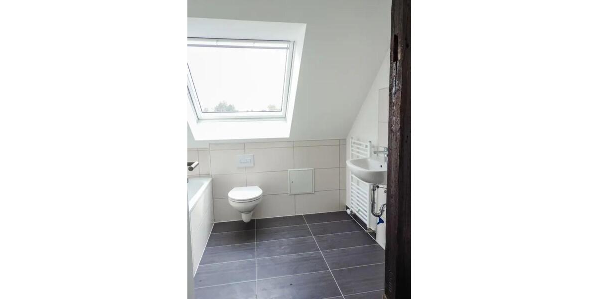 Neu! Sanierte 81 m² - 4-Zi, Gast-WC, Balkon 4 zimmer