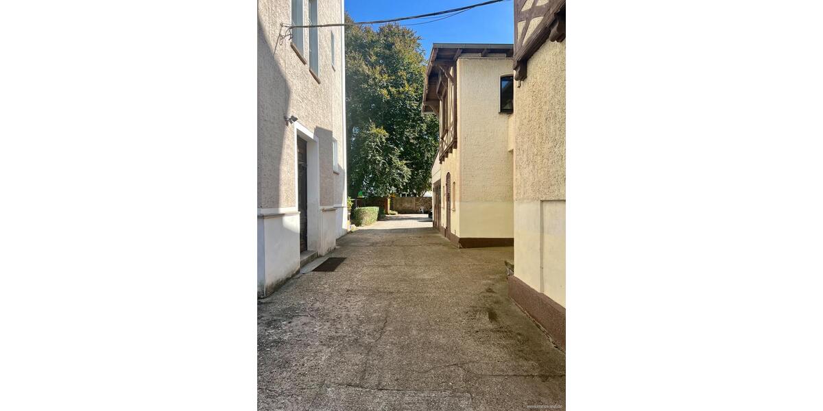 Büro- oder Praxisfläche mit 7-Zimmern, großer verglaster Loggia, Fußbodenheizung & Gäste-WC. zimmer