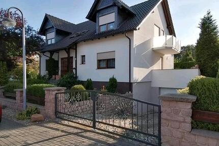 Einfamilienhaus mit Einliegerwohnung und Keller 10 zimmer