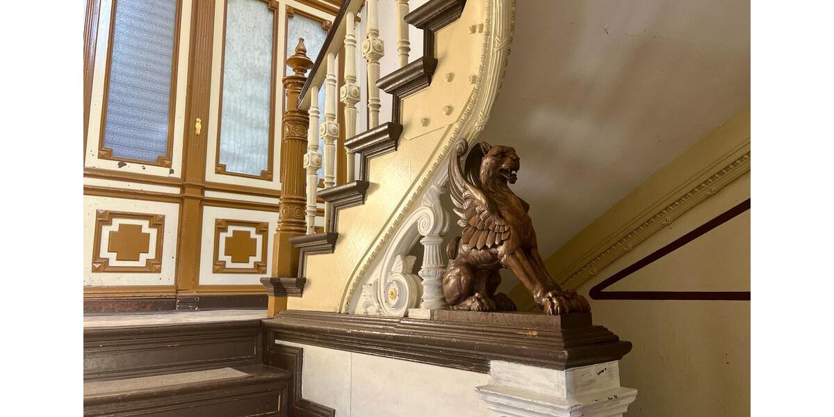 Büro- oder Praxisfläche mit 7-Zimmern, großer verglaster Loggia, Fußbodenheizung & Gäste-WC. zimmer