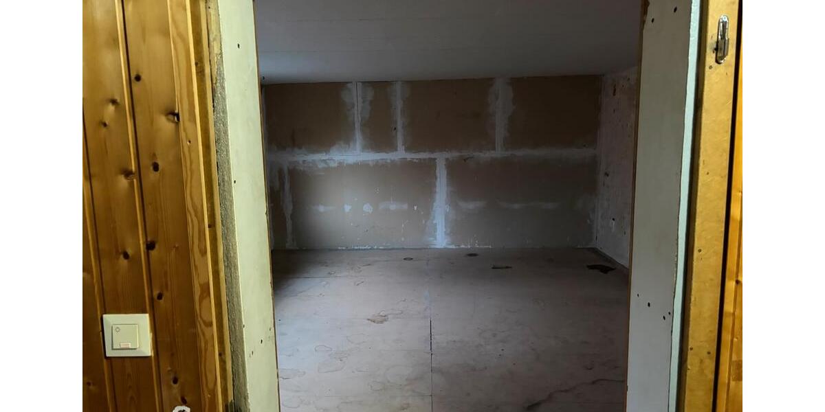 Dreifamilien Haus zur Sanierung 8 zimmer