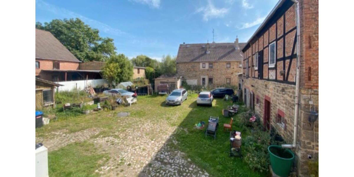 Dreifamilien Haus zur Sanierung 8 zimmer