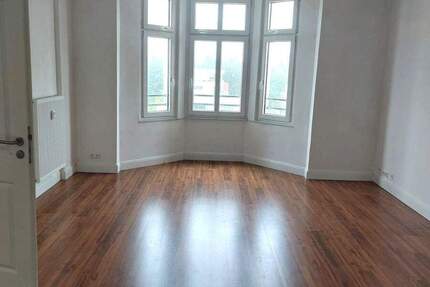 Wohnen im grünen helle schöne 2-R.-Wohnung ca.70m2 im 1.OG zu vermieten . 2 zimmer