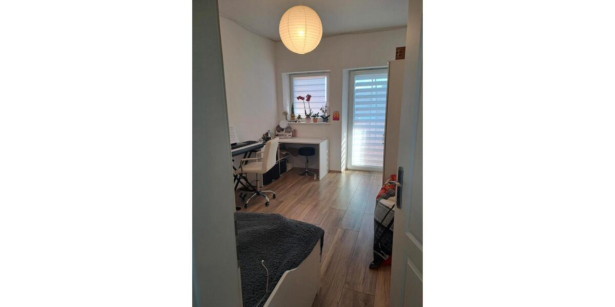 Etagenwohnung Schönebeck (Elbe) - 3 Zimmer, 100 m&sup2;, 1.000&euro; | Angebot:26266905
