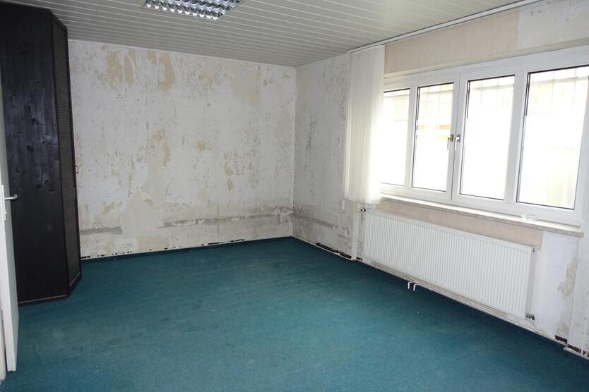 Renovierungsbedürftiges Kleinbüro zimmer