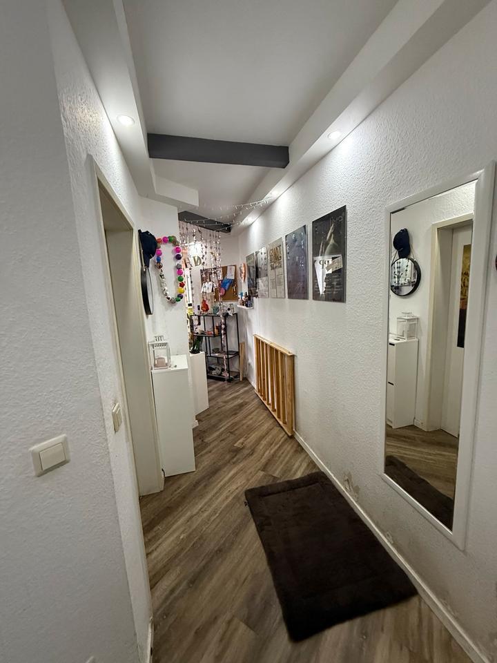 Nachmieter 2 R Wohnung mit EBK zimmer