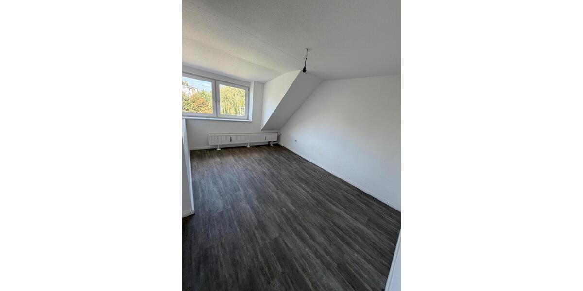 Dachgeschoßwohnung Magdeburg Leipziger Straße - 2.5 Zimmer, 64 m&sup2;, 400&euro; | Angebot:27532906