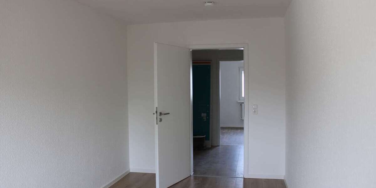 ruhige 4 Zimmer-Wohnung im Hinterhaus ***frisch renoviert*** mit Balkon - Dachgeschoßwohnung Magdeburg Sudenburg | Angebot:10983288
