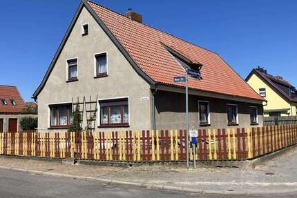 Haus zum Kaufen in Hundisburg 149.000 € 156 m² 7 zimmer