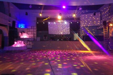 Veranstaltungsaal für Events, Partys, Feiern und mehr zimmer