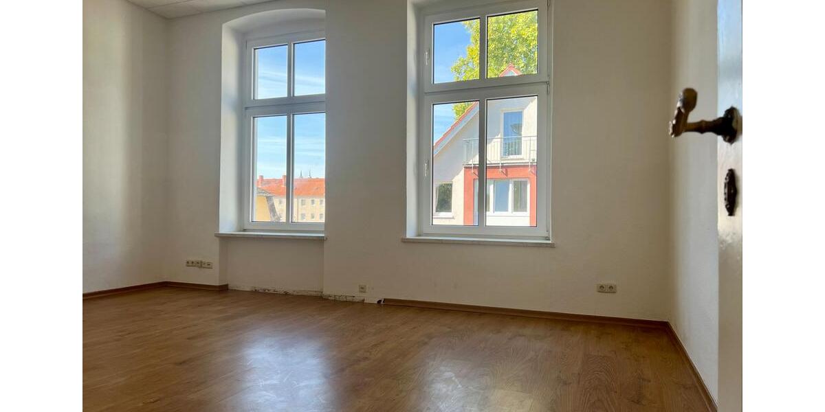 Büro- oder Praxisfläche mit 7-Zimmern, großer verglaster Loggia, Fußbodenheizung & Gäste-WC. zimmer