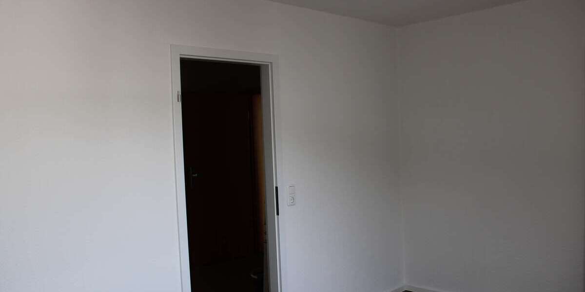 ruhige 4 Zimmer-Wohnung im Hinterhaus ***frisch renoviert*** mit Balkon - Dachgeschoßwohnung Magdeburg Sudenburg | Angebot:10983288